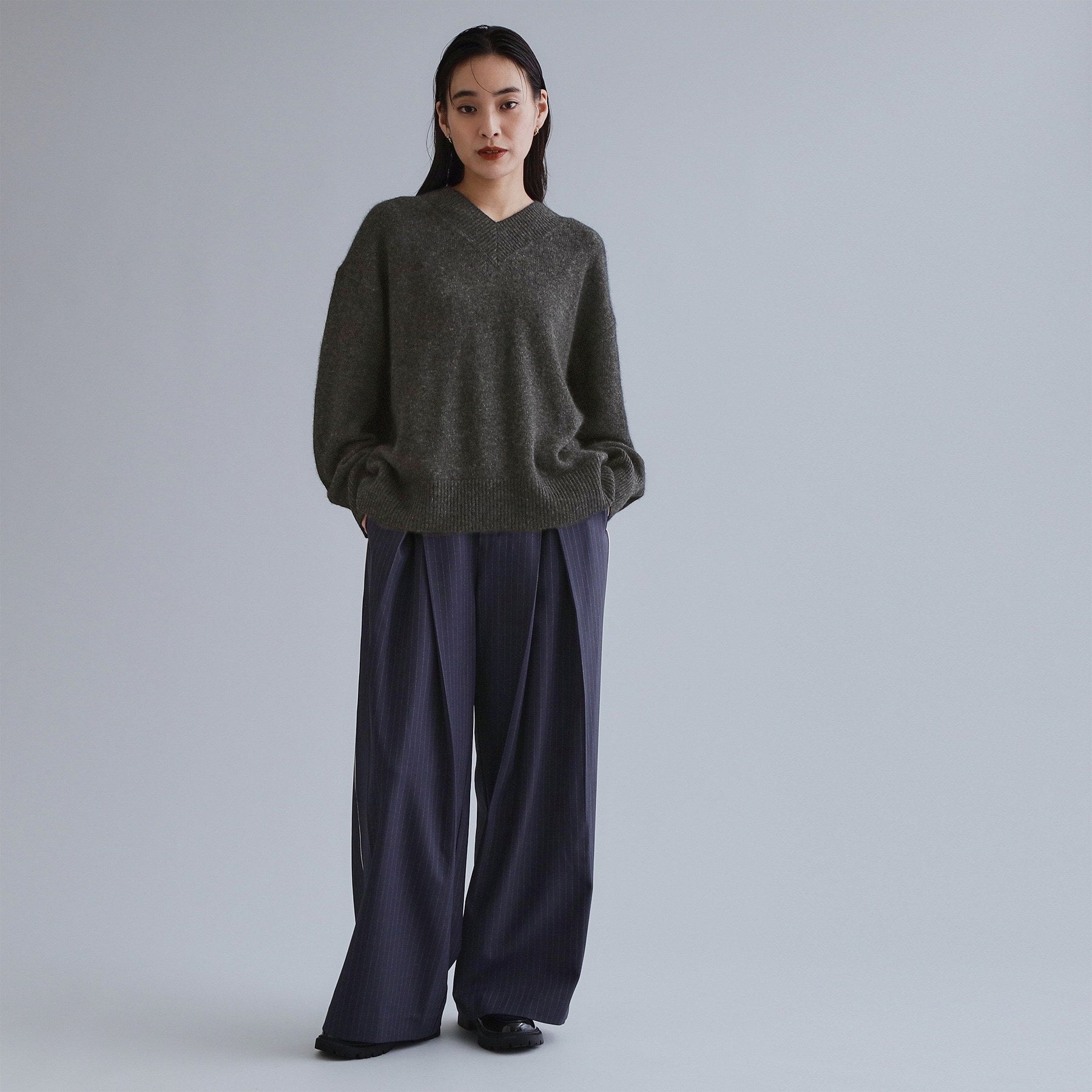 オペーク ドット クリップ OPAQUE.CLIP 【es】フラッフィーウールVネックニット【洗濯機洗い可】 （チャコールグレー(014)） チャコールグレー(014)