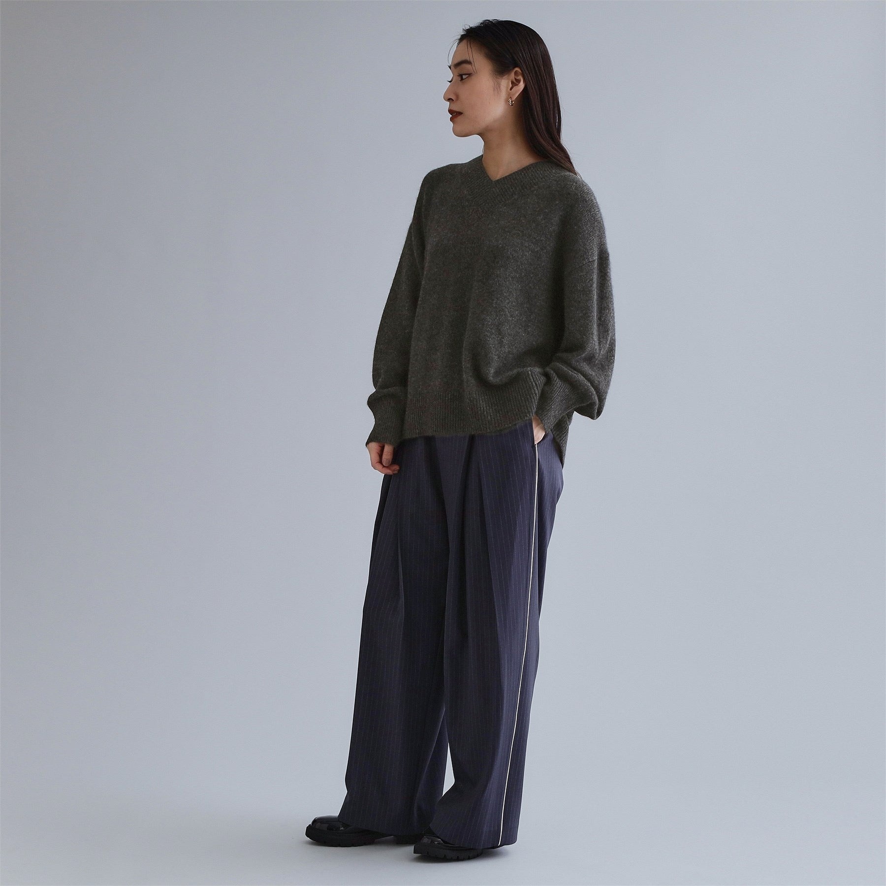 オペーク ドット クリップ OPAQUE.CLIP 【es】フラッフィーウールVネックニット【洗濯機洗い可】 （チャコールグレー(014)） チャコールグレー(014)