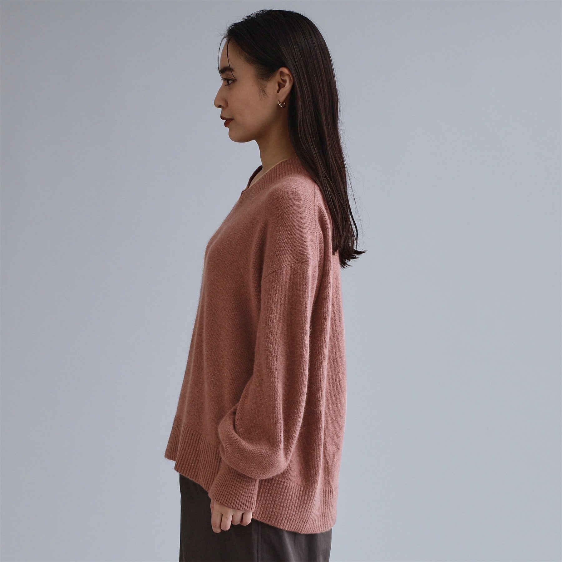 オペーク ドット クリップ OPAQUE.CLIP 【es】フラッフィーウールVネックニット【洗濯機洗い可】 （チャコールグレー(014)） チャコールグレー(014)