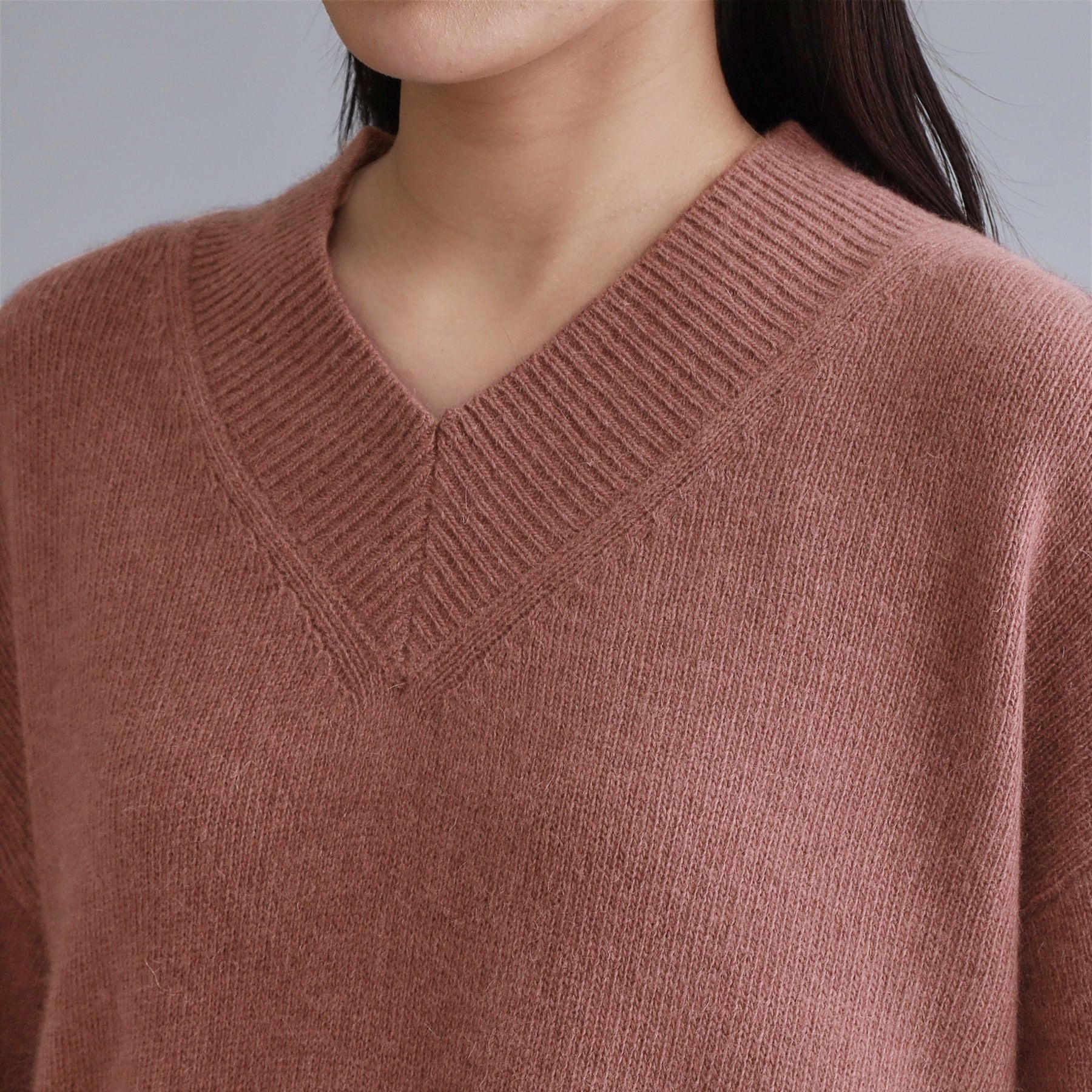 オペーク ドット クリップ OPAQUE.CLIP 【es】フラッフィーウールVネックニット【洗濯機洗い可】 （チャコールグレー(014)） チャコールグレー(014)