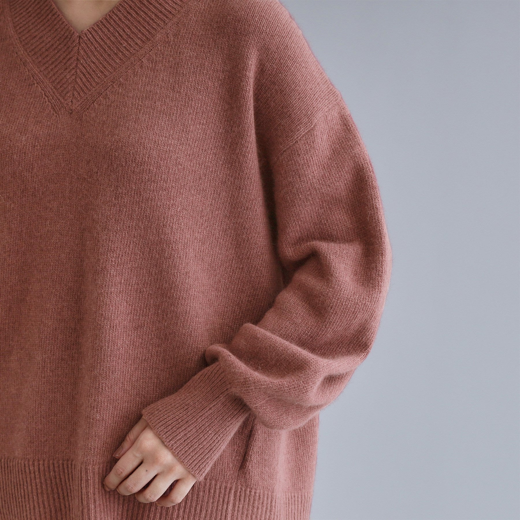 オペーク ドット クリップ OPAQUE.CLIP 【es】フラッフィーウールVネックニット【洗濯機洗い可】 （チャコールグレー(014)） チャコールグレー(014)