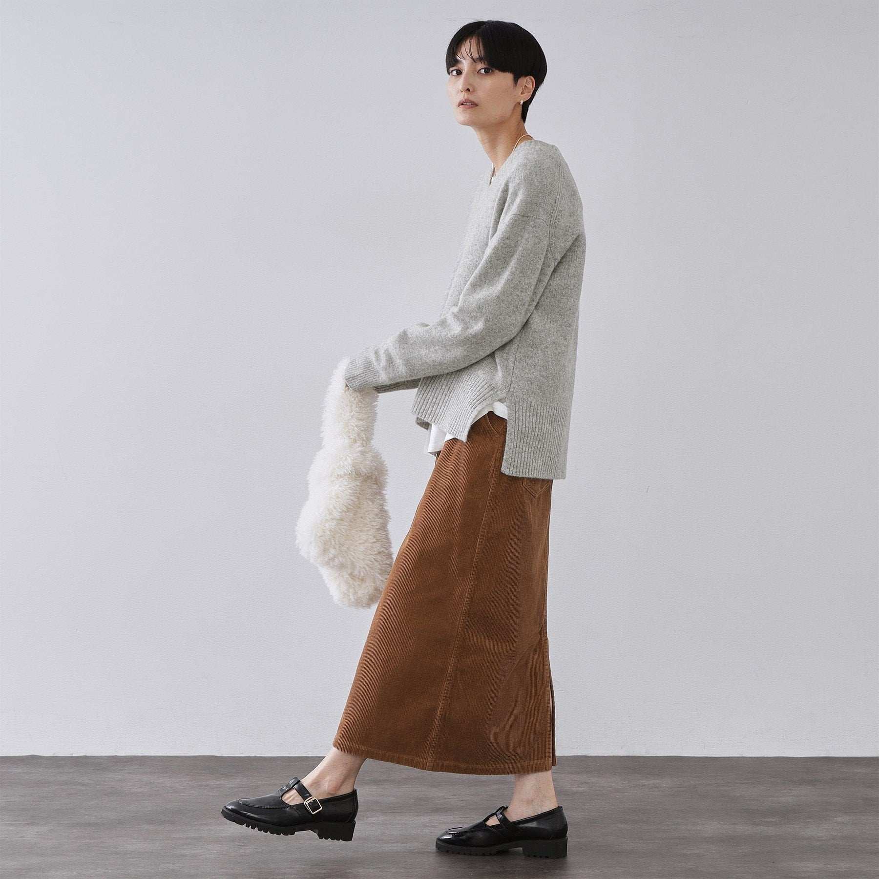 オペーク ドット クリップ OPAQUE.CLIP リラクシーVネックミドルゲージニット【洗える】 （グレー(012)） グレー(012)