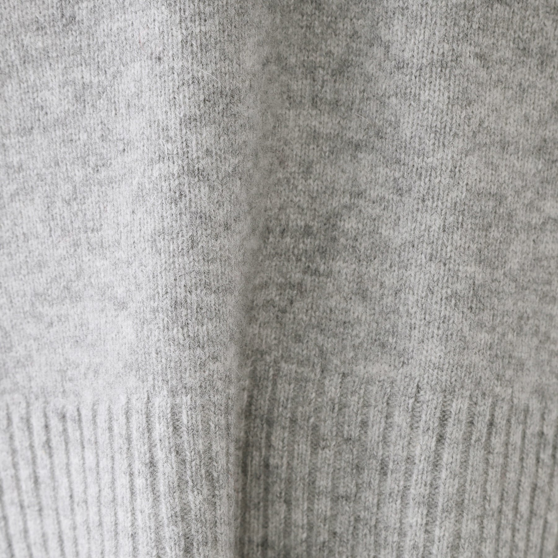 オペーク ドット クリップ OPAQUE.CLIP リラクシーVネックミドルゲージニット【洗える】 （グレー(012)） グレー(012)