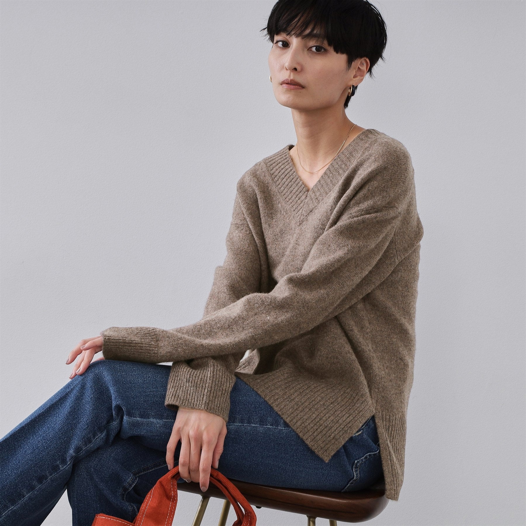 オペーク ドット クリップ OPAQUE.CLIP リラクシーVネックミドルゲージニット【洗える】 （グレー(012)） グレー(012)