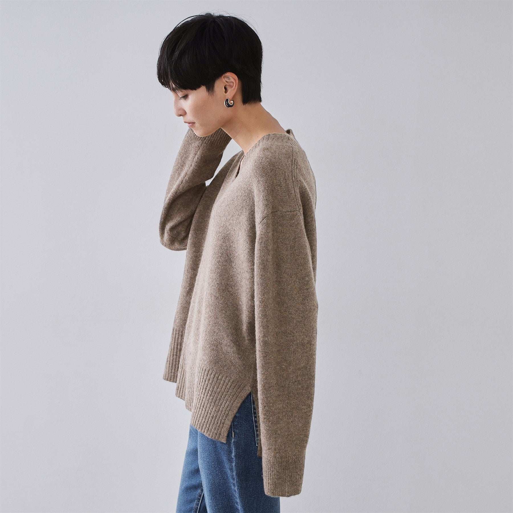 オペーク ドット クリップ OPAQUE.CLIP リラクシーVネックミドルゲージニット【洗える】 （グレー(012)） グレー(012)