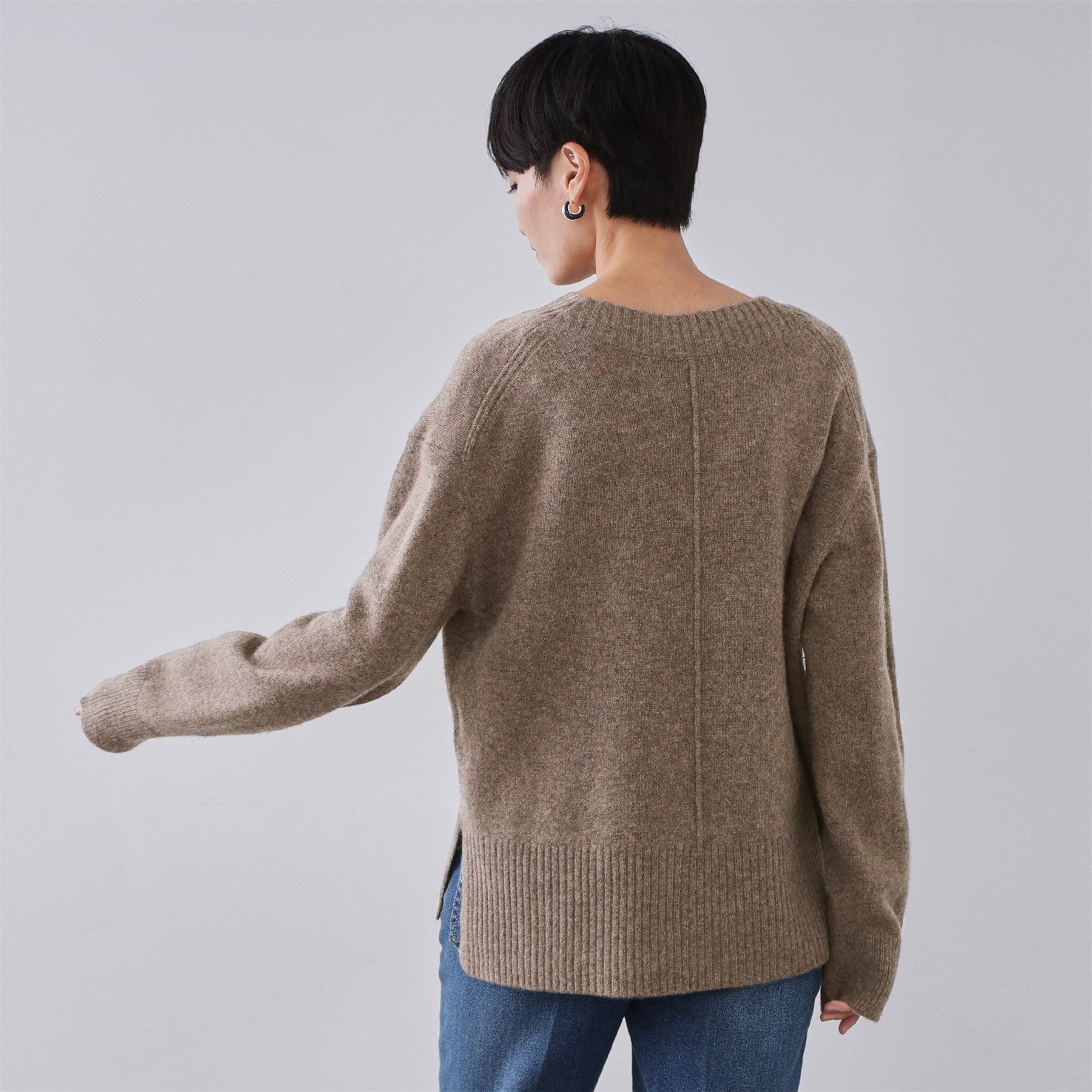 オペーク ドット クリップ OPAQUE.CLIP リラクシーVネックミドルゲージニット【洗える】 （グレー(012)） グレー(012)