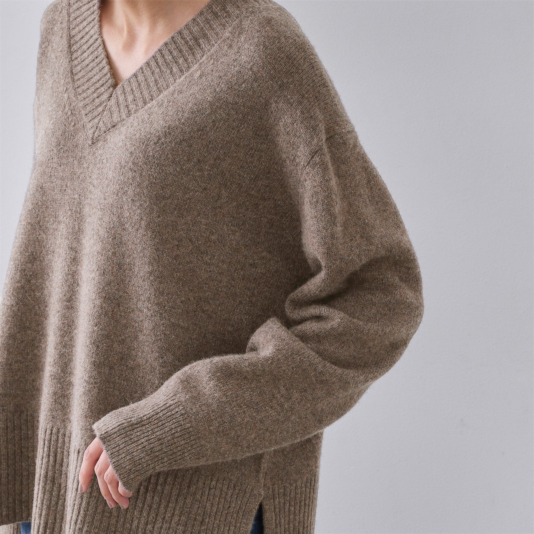 オペーク ドット クリップ OPAQUE.CLIP リラクシーVネックミドルゲージニット【洗える】 （グレー(012)） グレー(012)