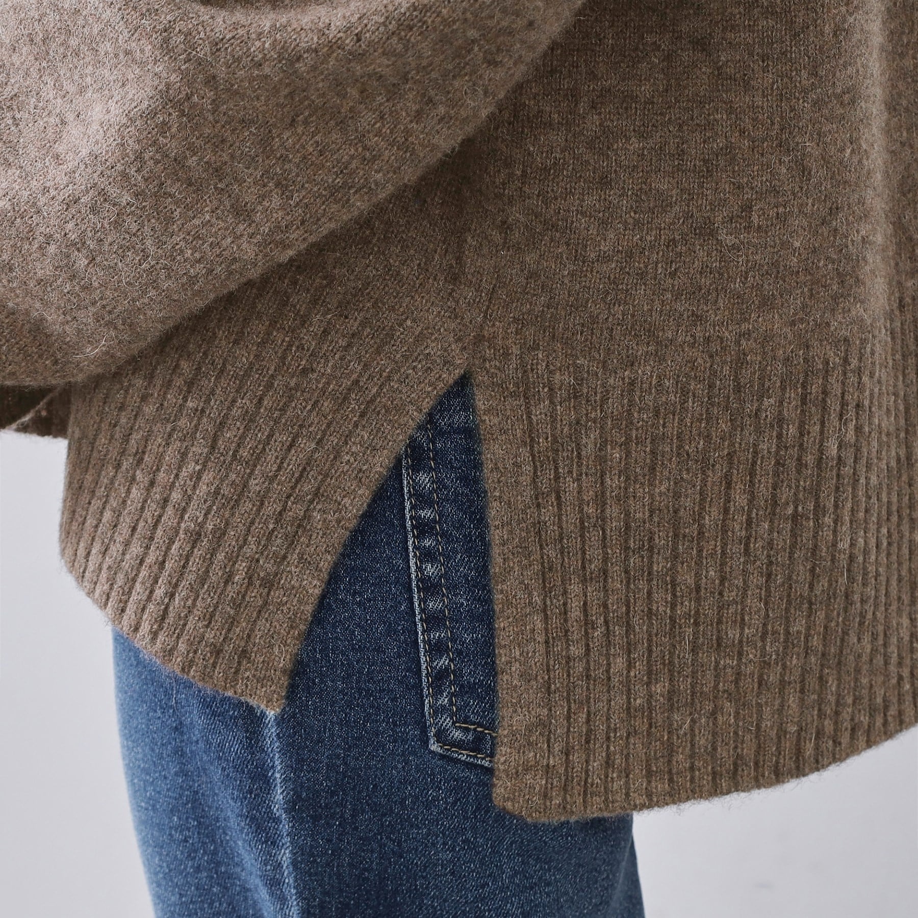 オペーク ドット クリップ OPAQUE.CLIP リラクシーVネックミドルゲージニット【洗える】 （グレー(012)） グレー(012)