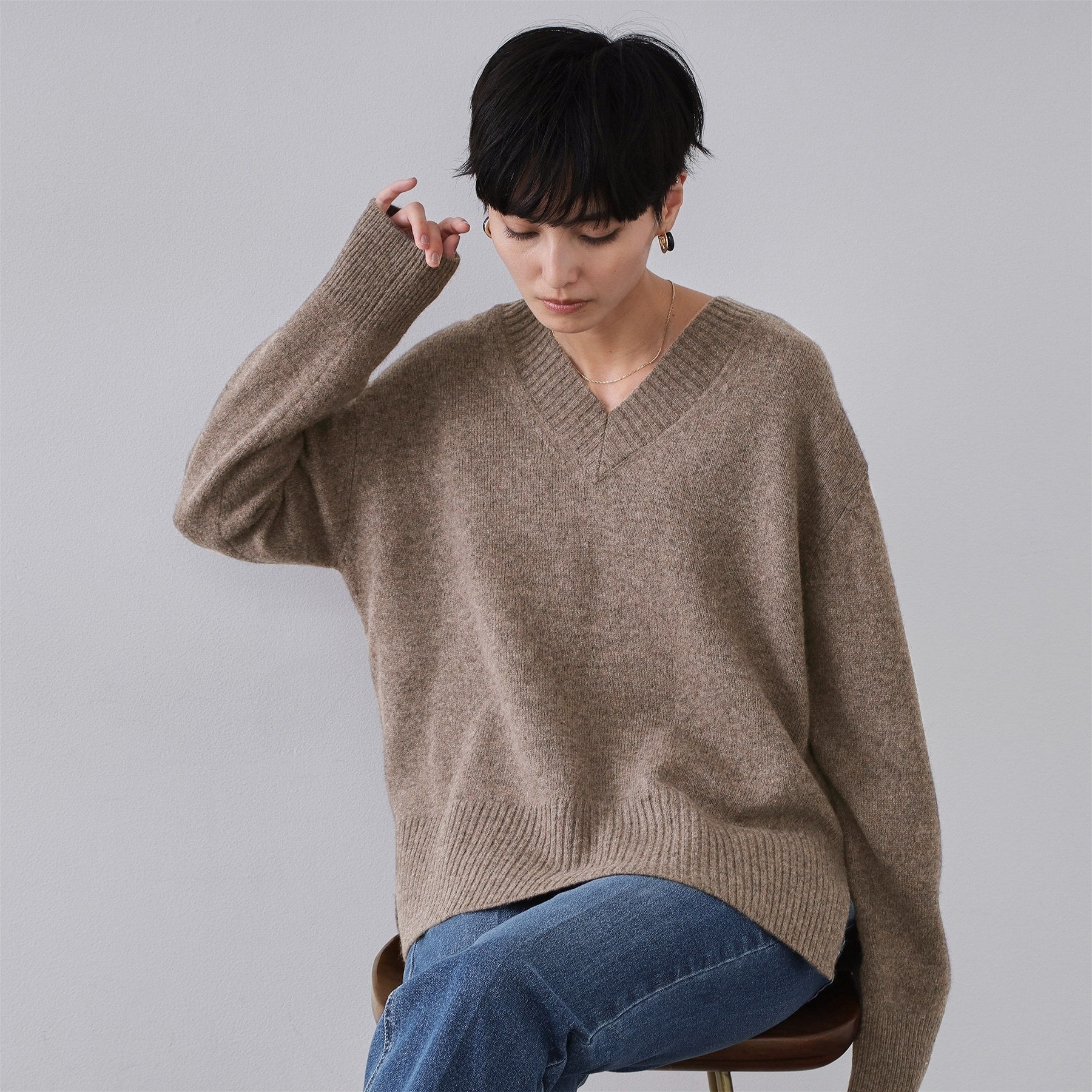 オペーク ドット クリップ OPAQUE.CLIP リラクシーVネックミドルゲージニット【洗える】 （グレー(012)） グレー(012)