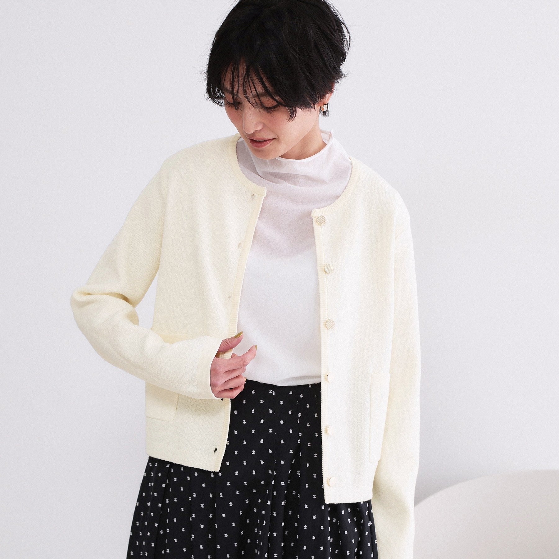 オペーク ドット クリップ OPAQUE.CLIP ブークレ金ボタンニットカーディガン【洗濯機OK】 （オレンジ(067)） オレンジ(067)