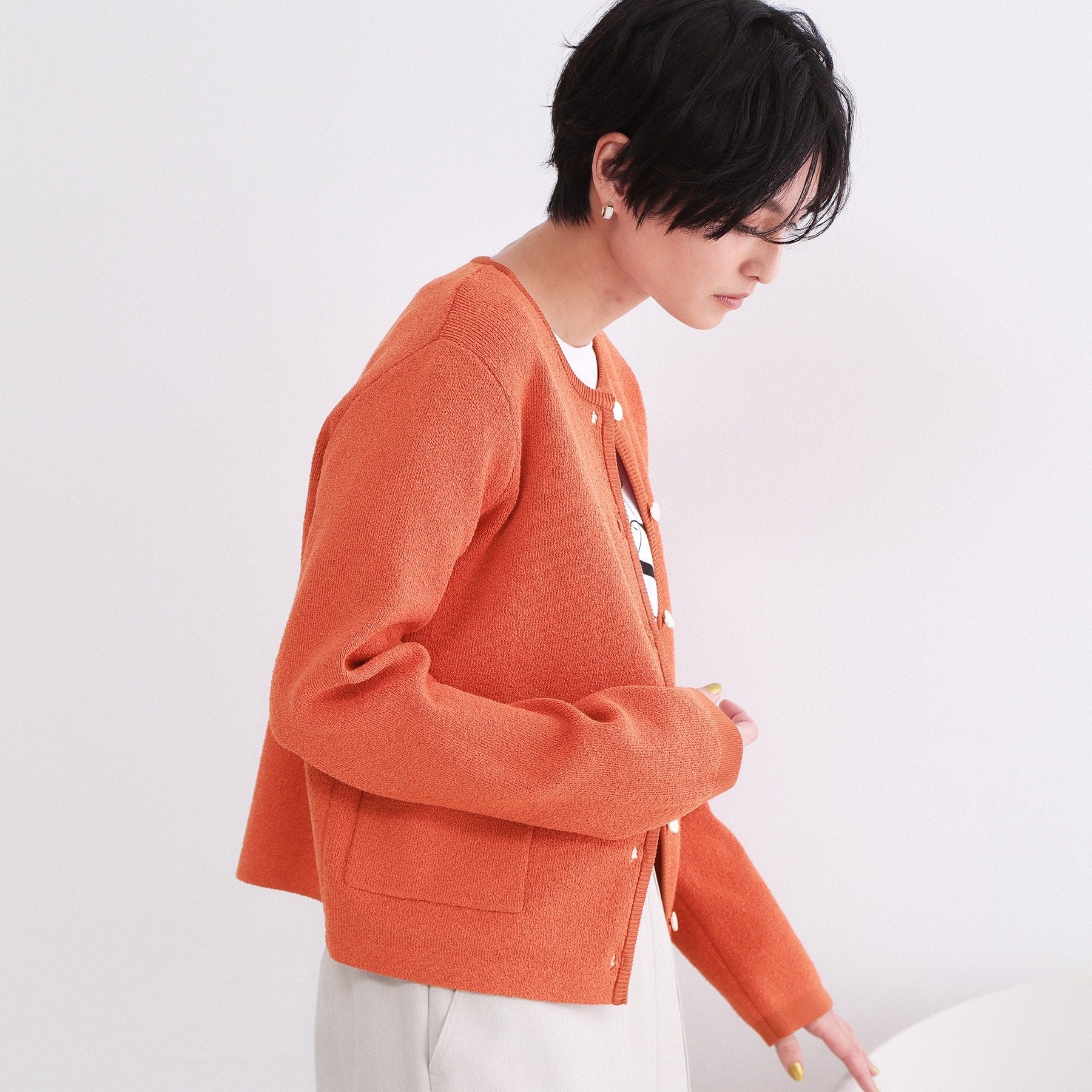 オペーク ドット クリップ OPAQUE.CLIP ブークレ金ボタンニットカーディガン【洗濯機OK】 （オレンジ(067)） オレンジ(067)