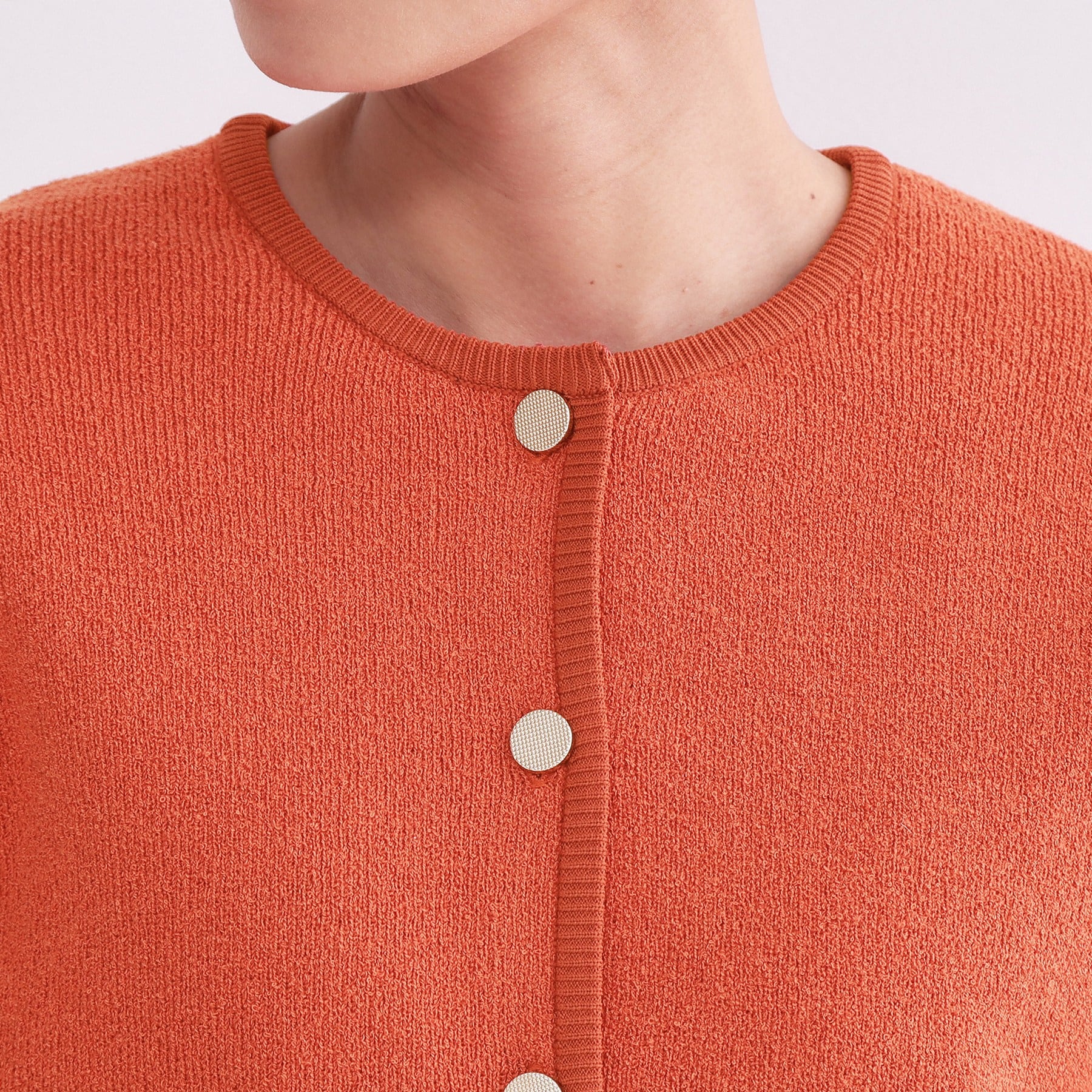 オペーク ドット クリップ OPAQUE.CLIP ブークレ金ボタンニットカーディガン【洗濯機OK】 （オレンジ(067)） オレンジ(067)