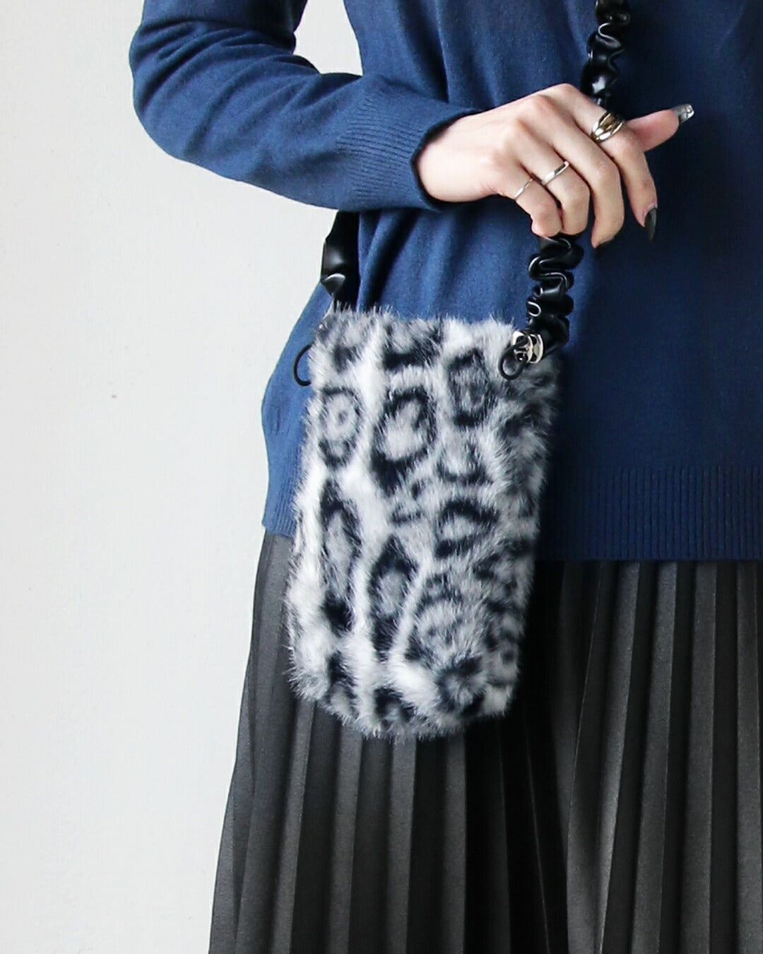オトナ OTONA オシャレ鮮度アップに一役 ミニショルダーバッグ （グレー） グレー