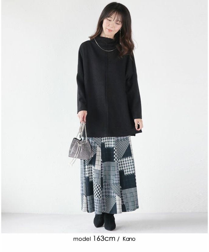オトナ OTONA ベーシックを更新 シンプルでいてさりげない煌めきニット
