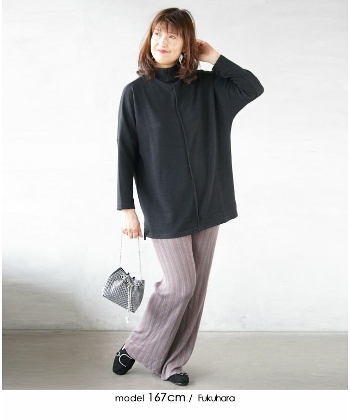 オトナ OTONA ベーシックを更新 シンプルでいてさりげない煌めきニット