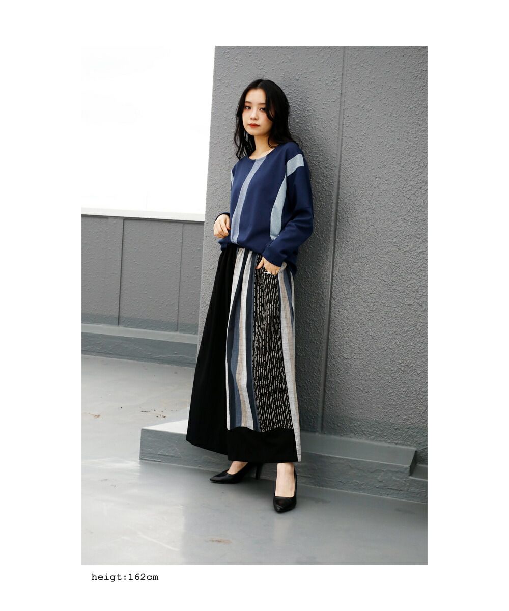 Adult OTONA original simple yet expressive top with a slender silhouette and graceful curved lines.