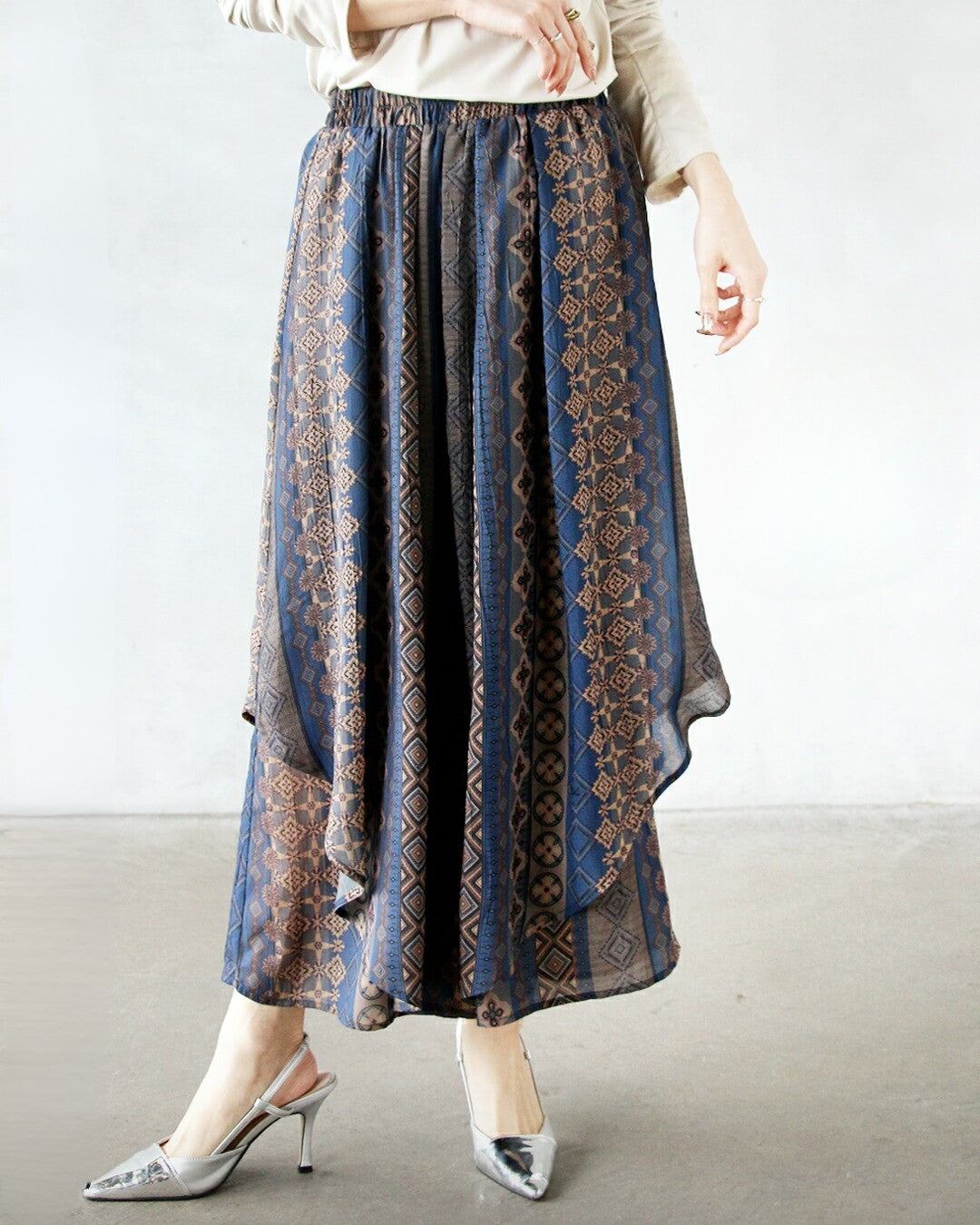 "Adult OTONA Moderately enhances individuality Fluctuating airy flare pants"