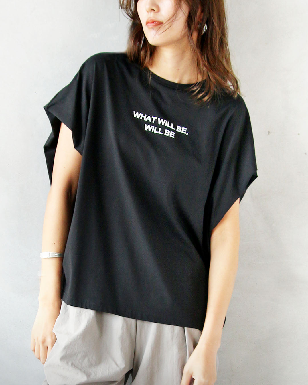 オトナ OTONA ひんやりクールタッチで心地よい、大人の美シルエットロゴTシャツ。 （ブラック） ブラック