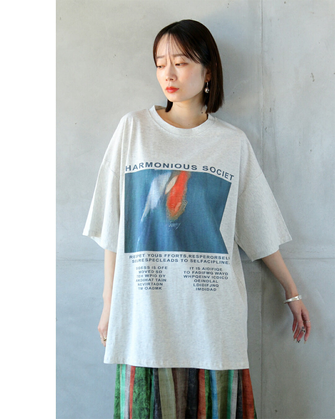 オトナ OTONA 印象的グラフィック。ビッグシルエットTシャツ （グレー） グレー