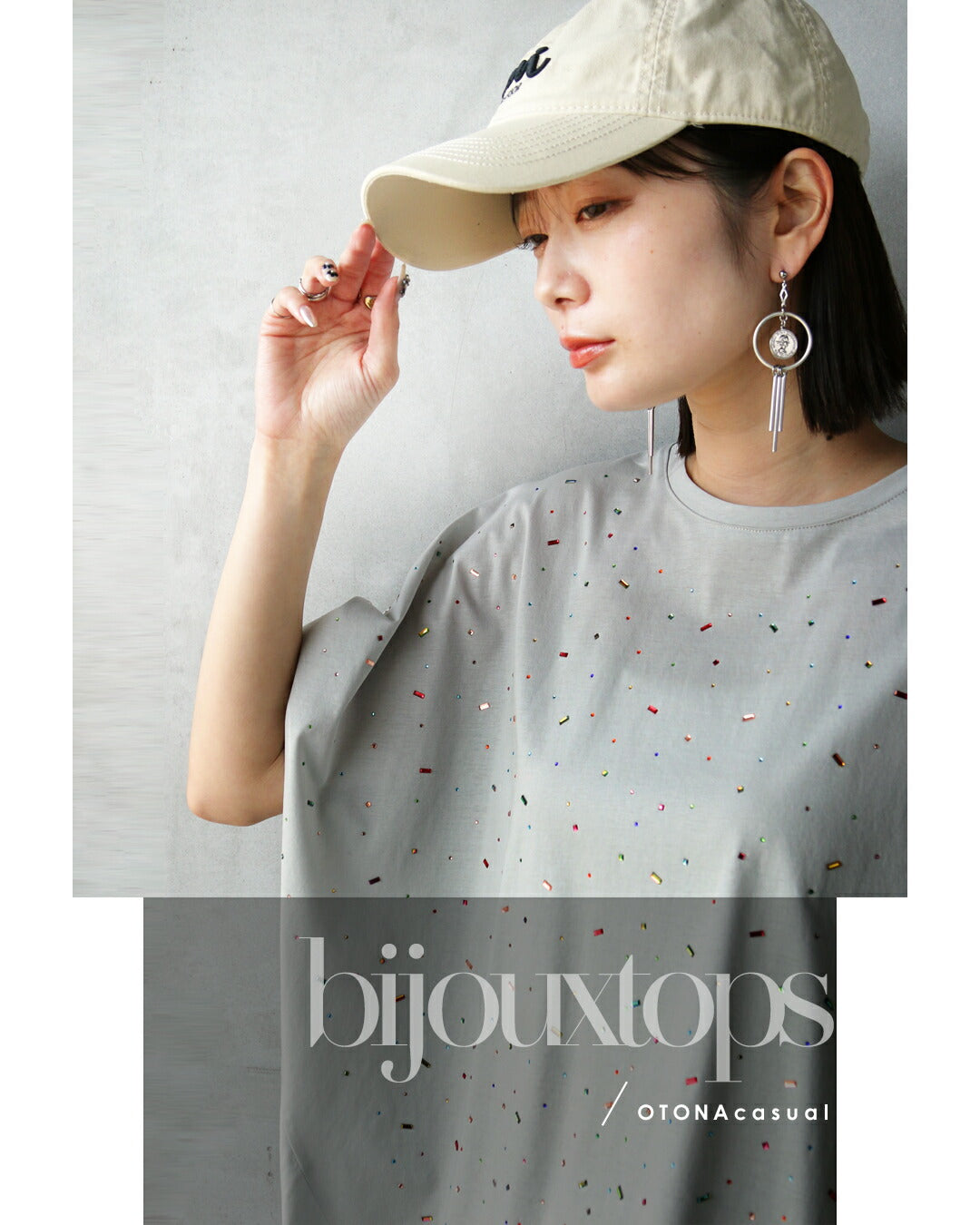オトナ OTONA ときめく煌めき ビジュー付きTシャツ （ライトグレー） ライトグレー