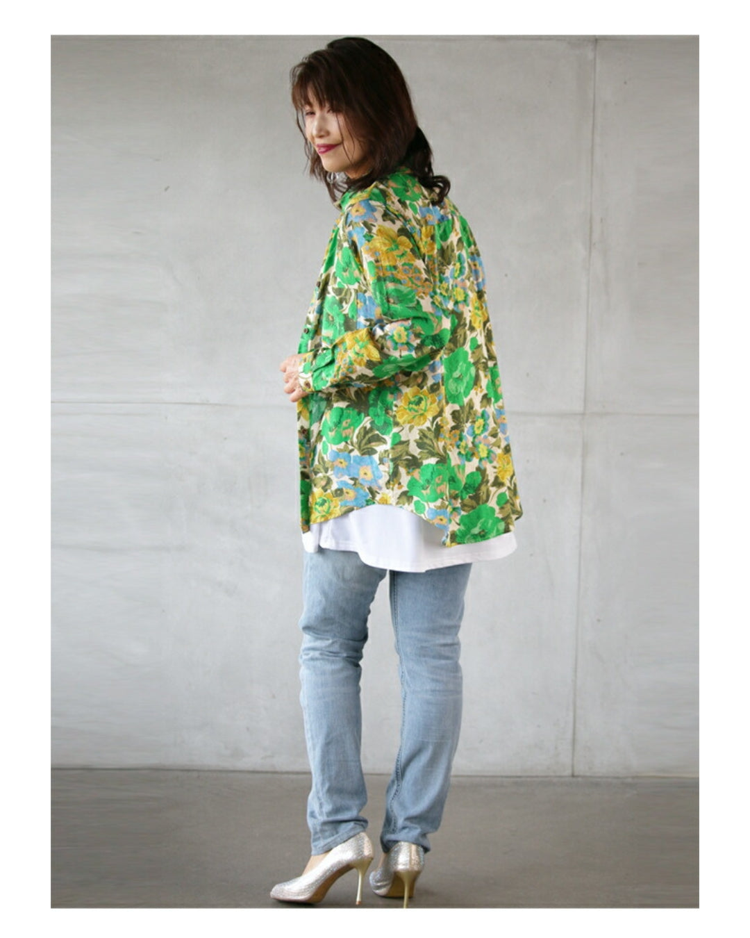 オトナ OTONA 大胆柄を纏う 華やかに彩るグリーンフラワーシャツ （グリーン） グリーン