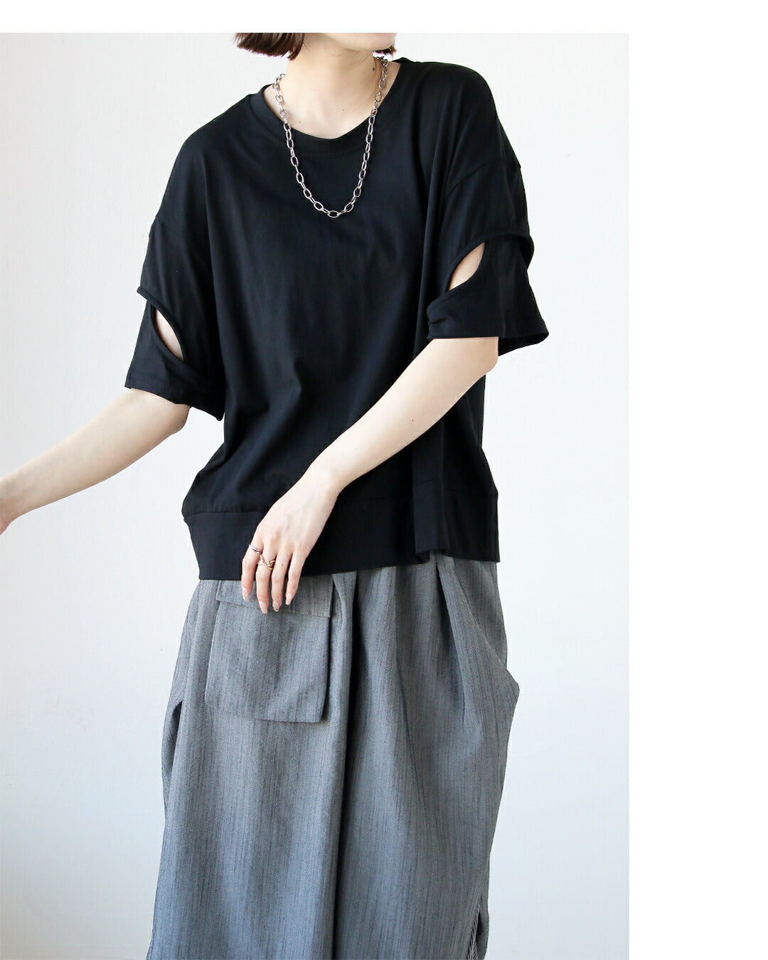 オトナ OTONA ただのTシャツにならないちょうどいい肌見せで抜け感つくる。 （ブラック） ブラック