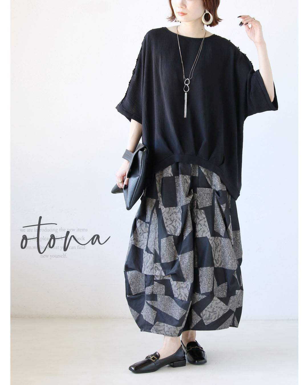 オトナ OTONA ヘルシーな抜け感を。袖レースデザイントップス （ブラック） ブラック