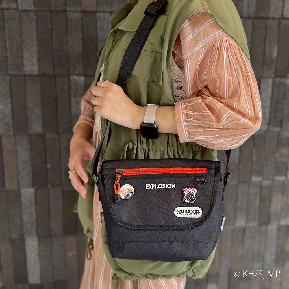 アウトドアプロダクツ OUTDOOR PRODUCTS 【僕のヒーローアカデミア×OUTDOOR PRODUCTS】缶バッチ付きフラップショルダー （グレー（死柄木弔）） グレー（死柄木弔）