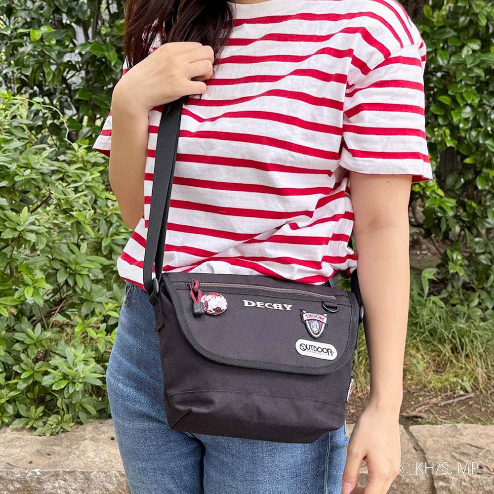 アウトドアプロダクツ OUTDOOR PRODUCTS 【僕のヒーローアカデミア×OUTDOOR PRODUCTS】缶バッチ付きフラップショルダー （グレー（死柄木弔）） グレー（死柄木弔）