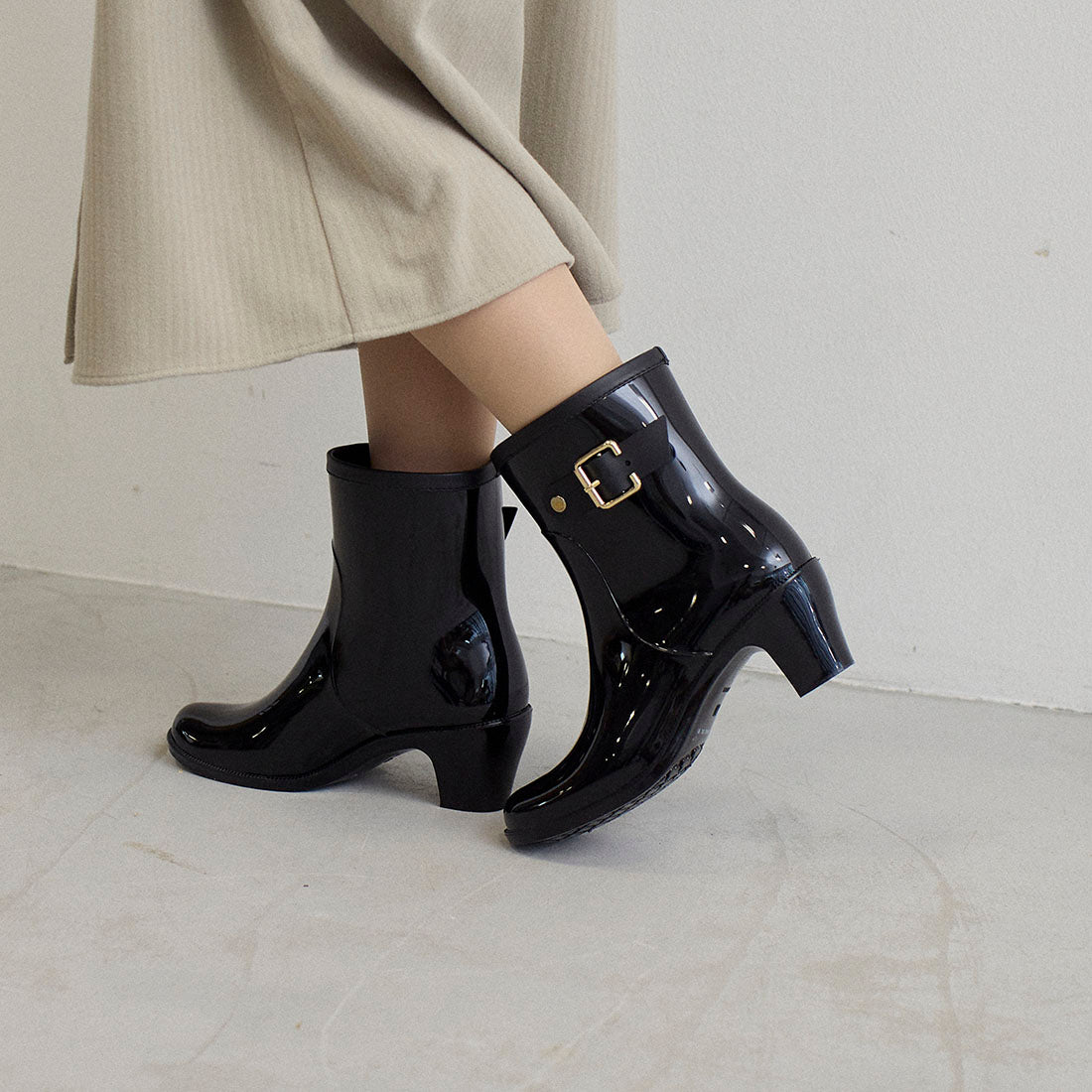 ピッティ Pitti 【WEB限定】バックルベルトレインショートブーツ （ブラック） ブラック