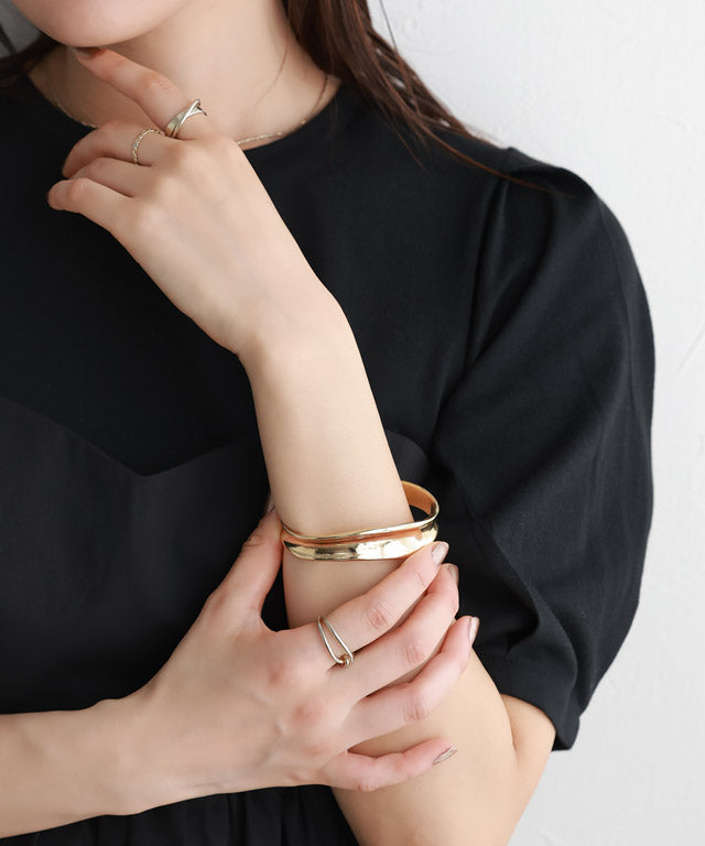 ウェーブプレートバングル （ゴールド） ゴールド