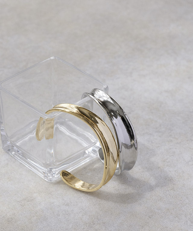 ウェーブプレートバングル （ゴールド） ゴールド