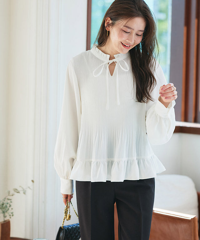 ピエロ Pierrot 消しプリーツフリルネックブラウス （グレージュ） グレージュ