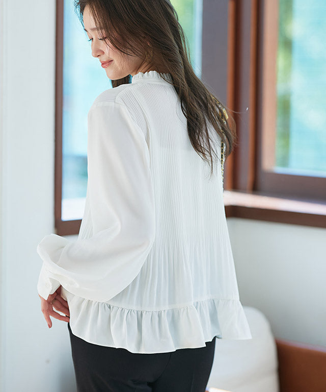 ピエロ Pierrot 消しプリーツフリルネックブラウス （グレージュ） グレージュ