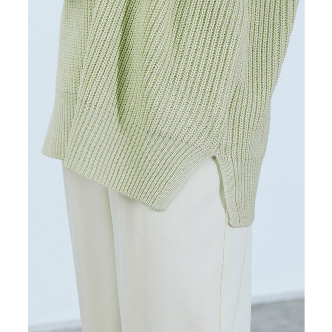 ルーズシルエットVネックニット