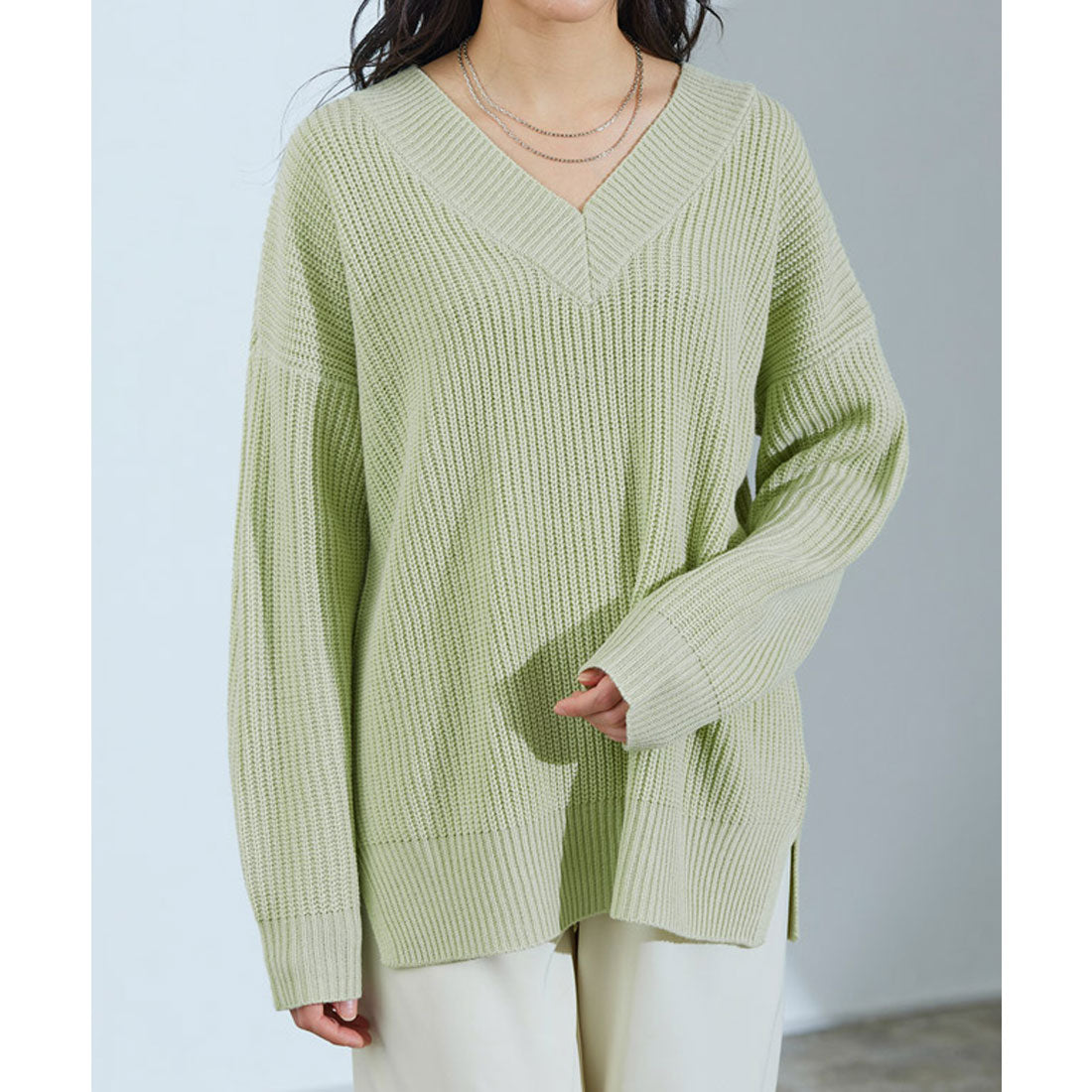 ルーズシルエットVネックニット