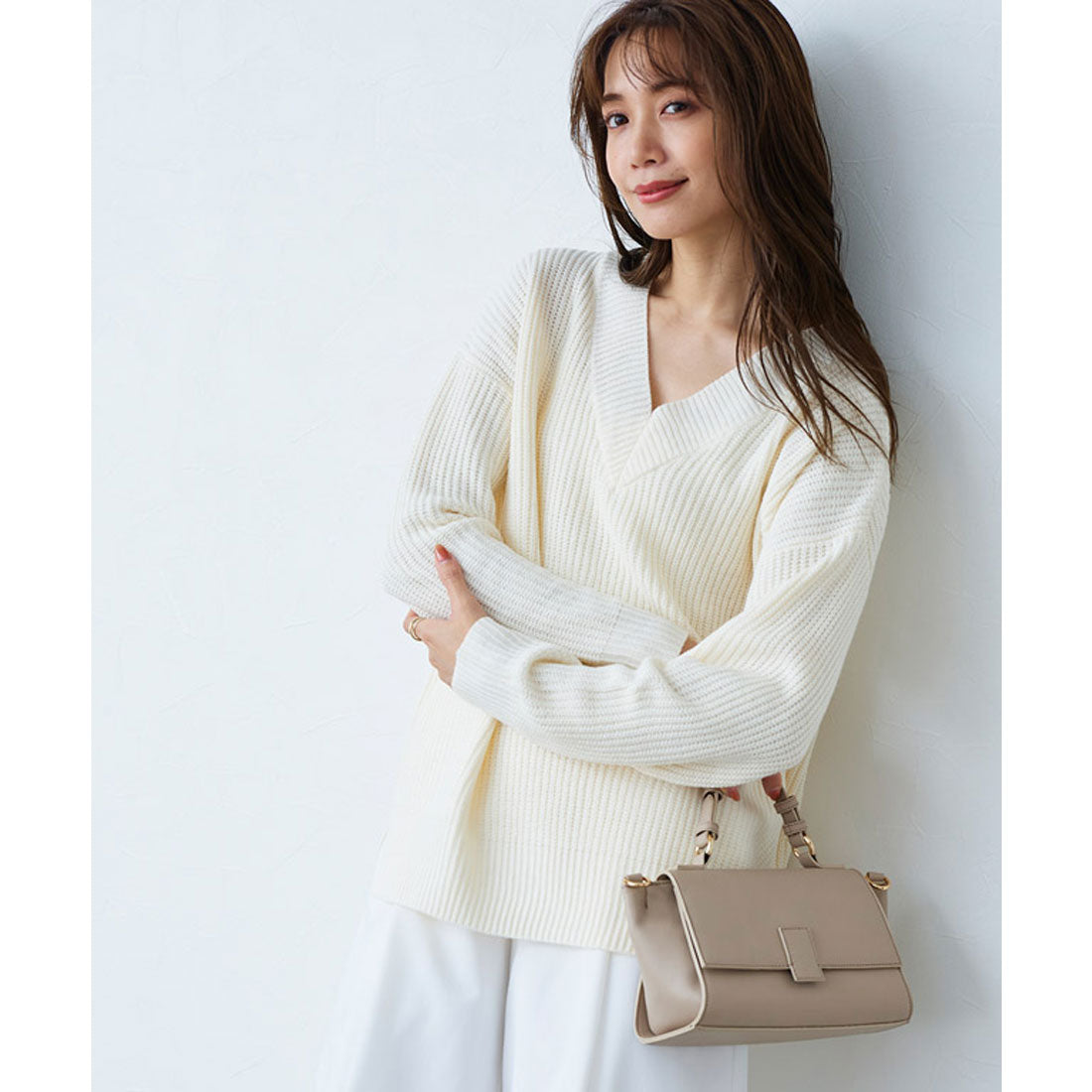 ルーズシルエットVネックニット