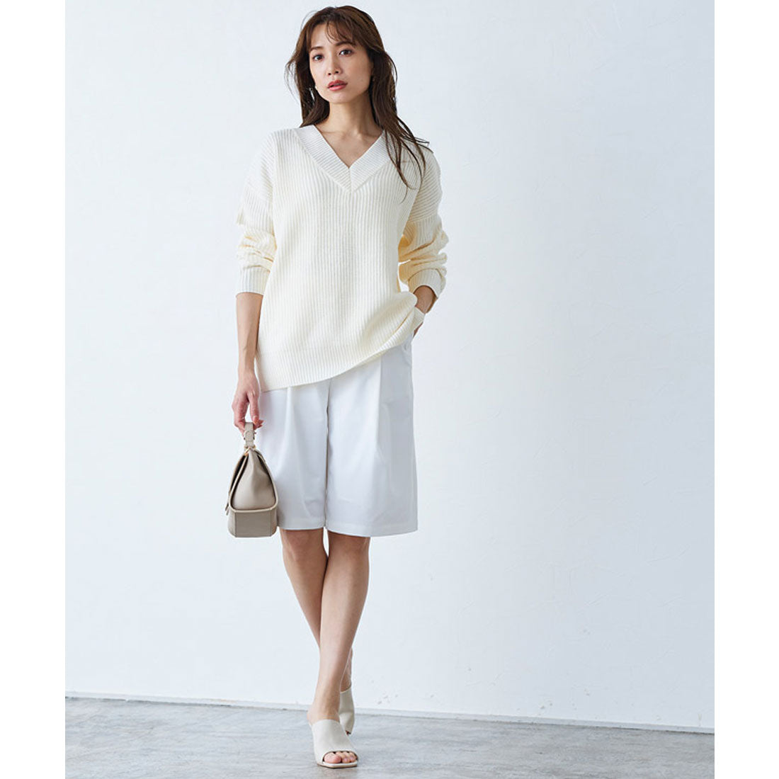 ルーズシルエットVネックニット