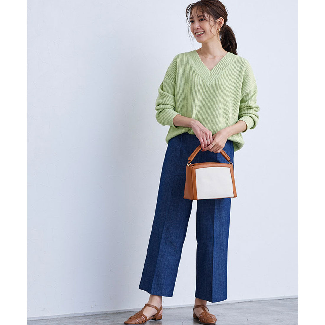 ルーズシルエットVネックニット