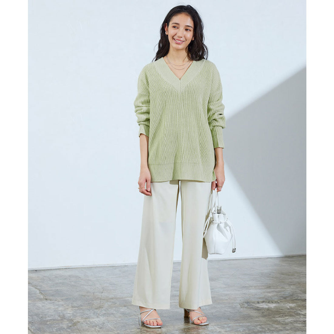 ルーズシルエットVネックニット