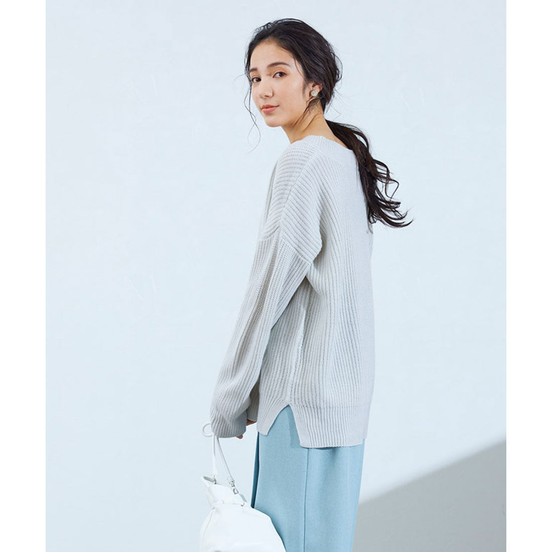 ルーズシルエットVネックニット