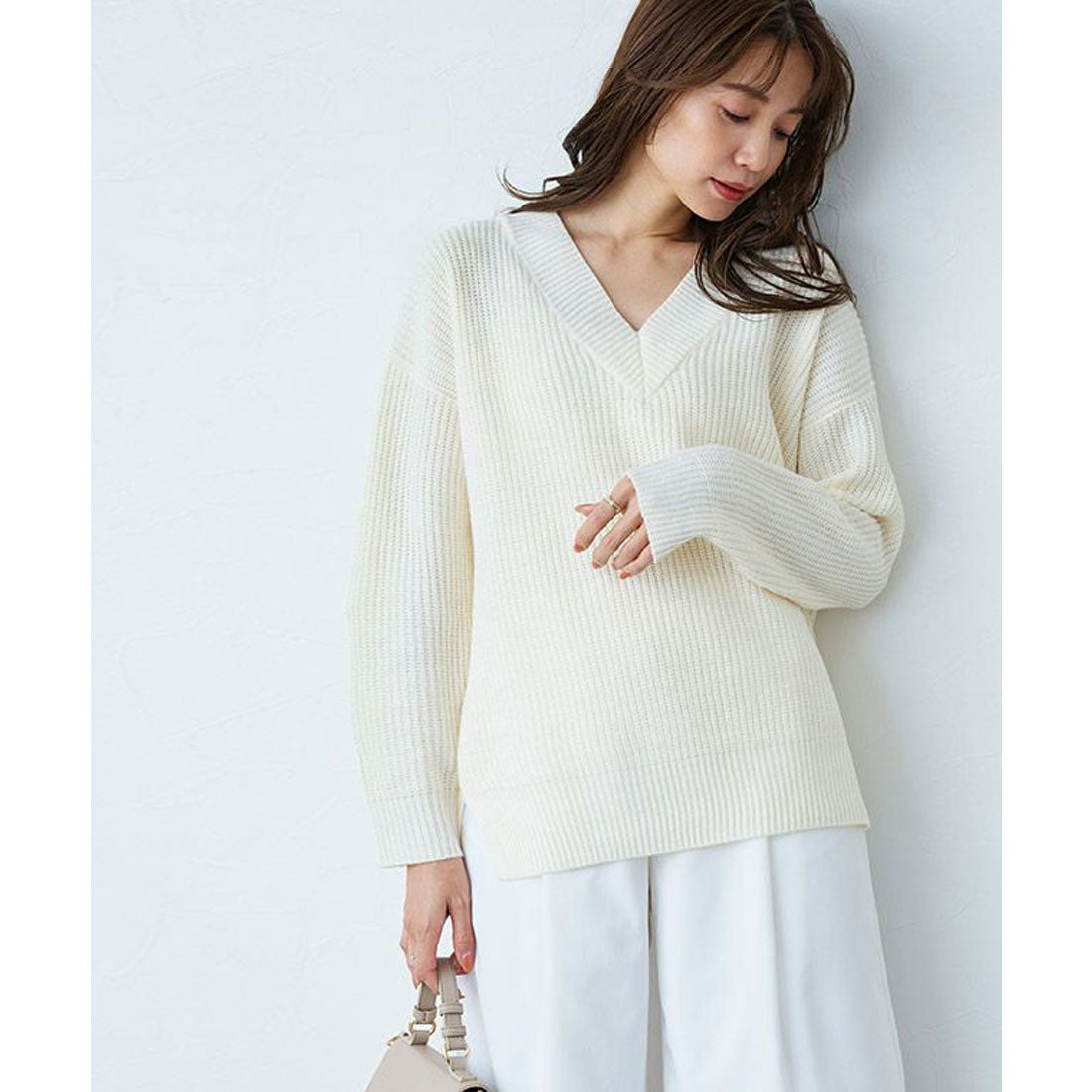 ルーズシルエットVネックニット