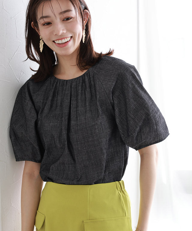 シャンブレーギャザーブラウス