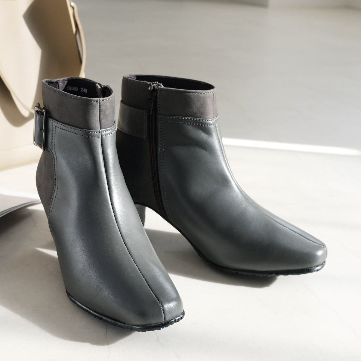 [Genuine Leather] Short Boots Boots Leather 6cm Heel Women's Easy to Walk Leather Boots black