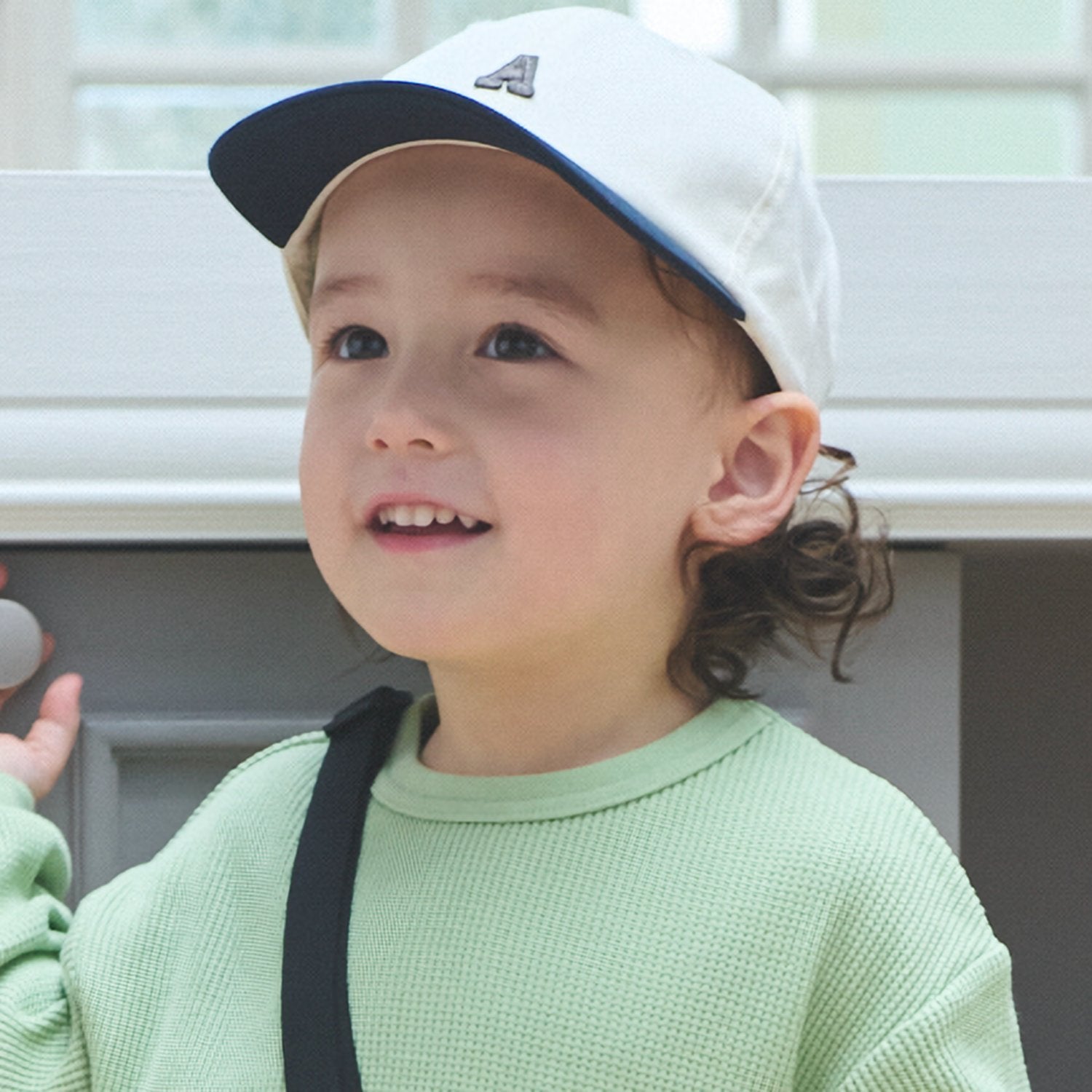 プティマイン petit main 【UV加工】アルファベットロゴキャップ （紺） 紺