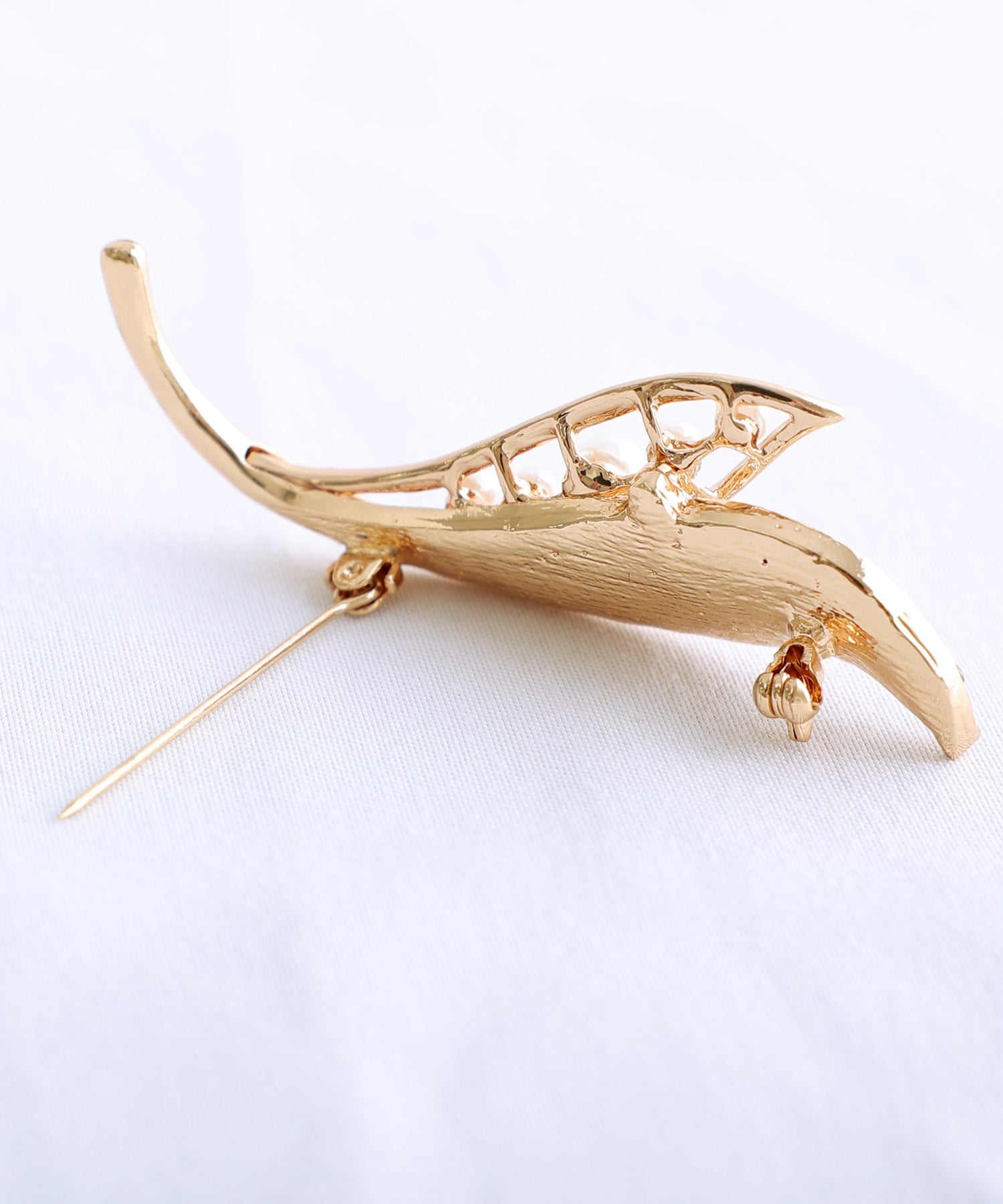 PourVous Leaf Motif Brooch