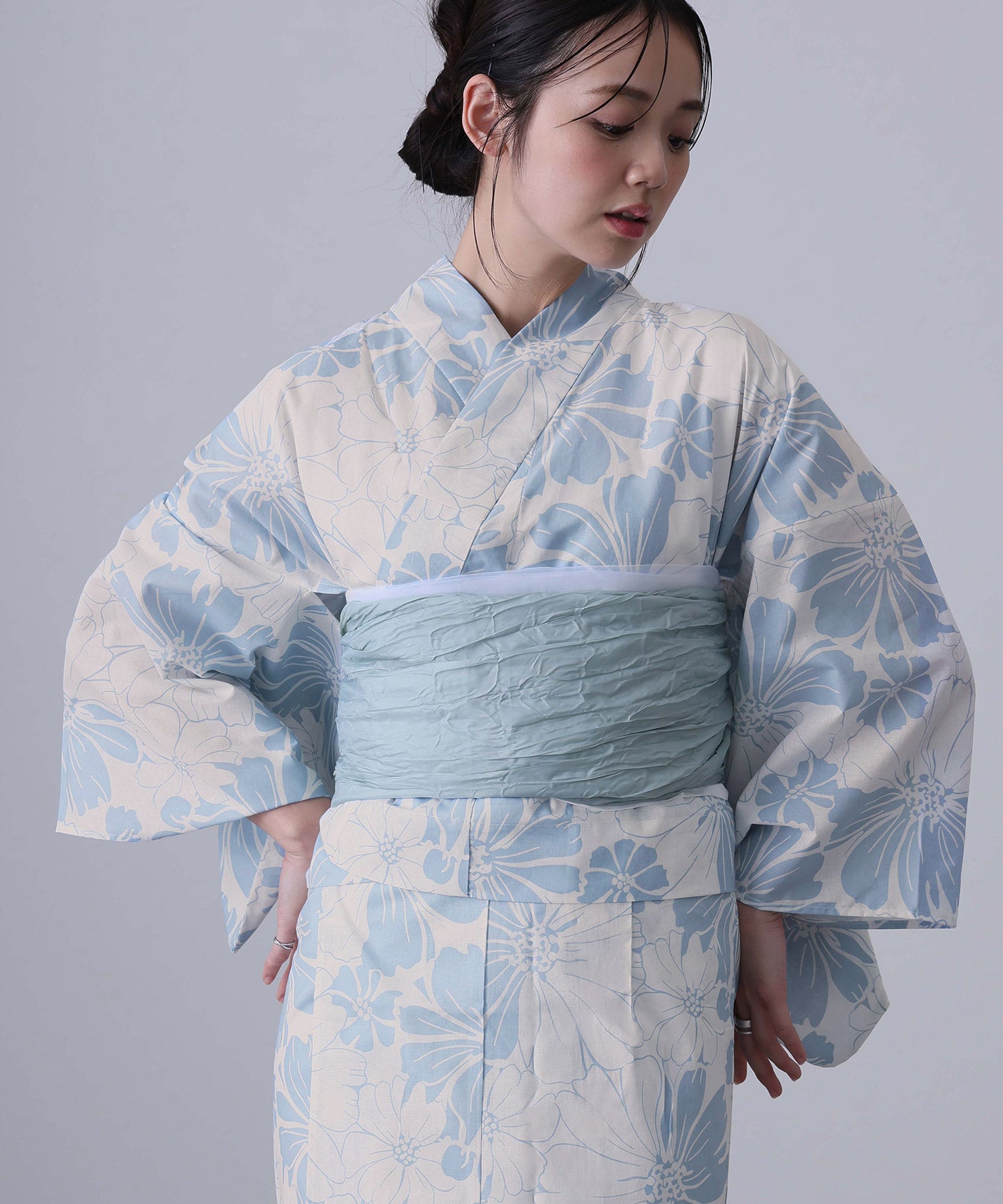 プールヴー PourVous 二部式浴衣2点セット（ゆかた・兵児帯） （洋花モダンライトブルー） 洋花モダンライトブルー