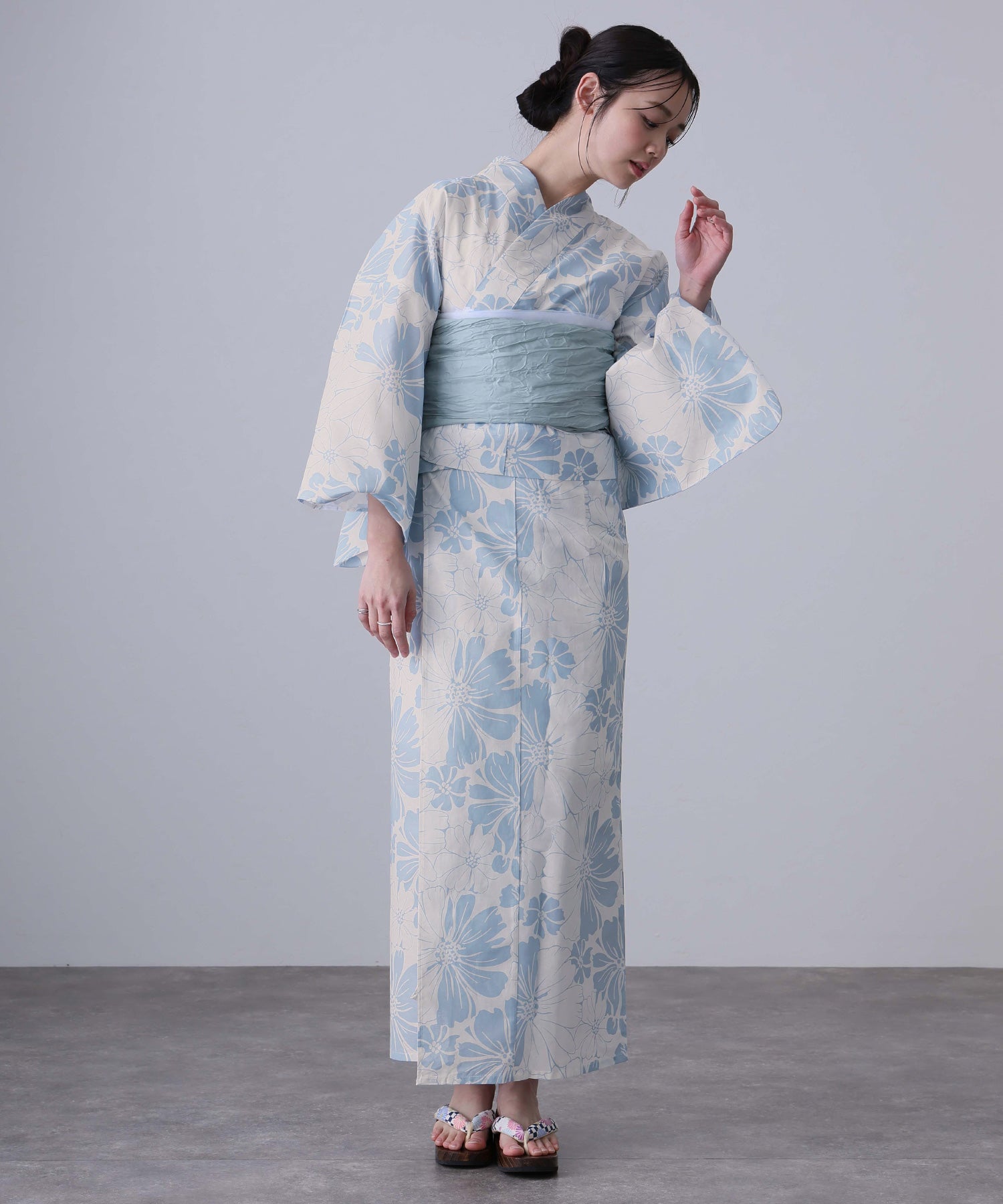 プールヴー PourVous 二部式浴衣2点セット（ゆかた・兵児帯） （洋花モダンライトブルー） 洋花モダンライトブルー