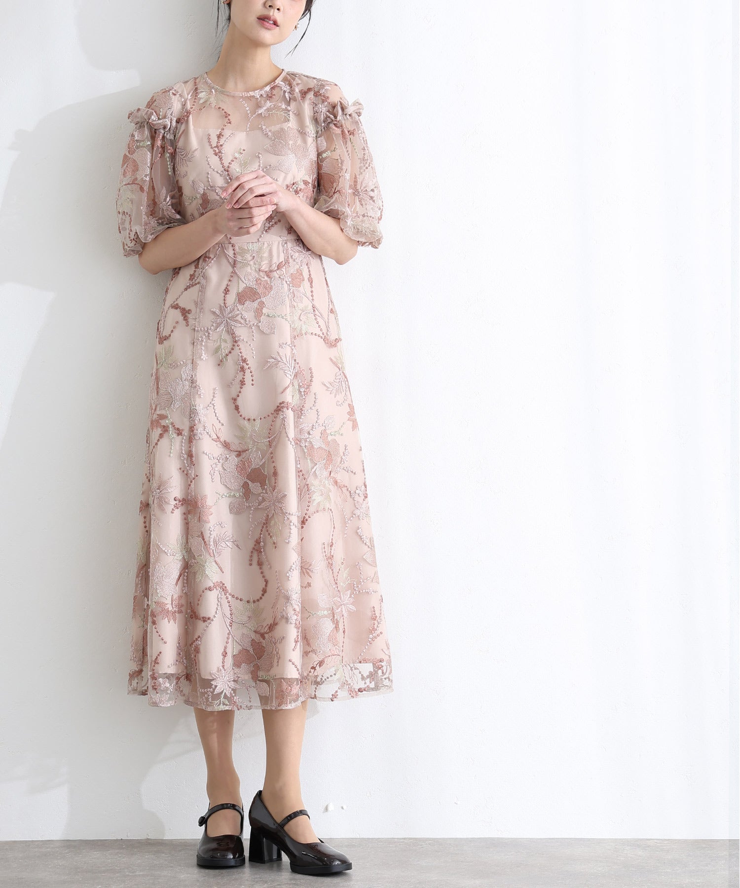 プールヴー PourVous 結婚式二次会パーティードレスパフスリーブエンブロイダリーロングフレア袖あり&ロング大きいサイズ同窓会成人式オケージョンドレスフォーマル フォーマル ワンピース パーティードレス （ピンクベージュ） ピンクベージュ