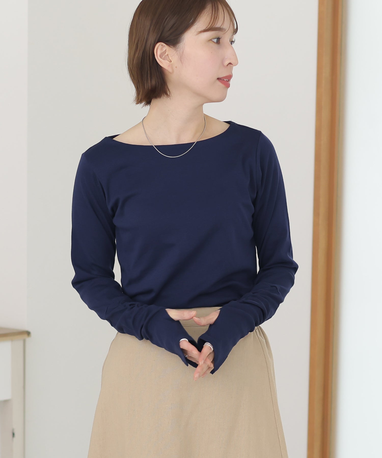PourVous Boat Neck Fingerless T-Shirt